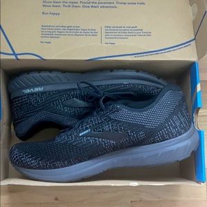BRAND NEW! Brooks Revel 3 Running Shoes